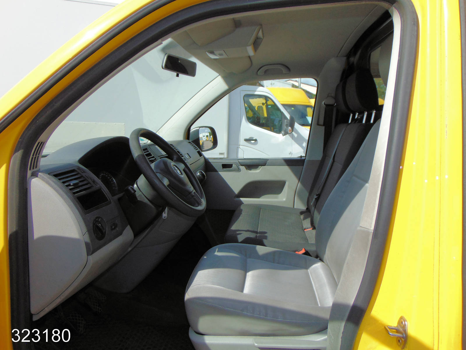 VW T5 Transporter 2.0 TDI 2x Schiebetür-3 Sitzer, Interne Nummer: 323180 Bild Nr. 3