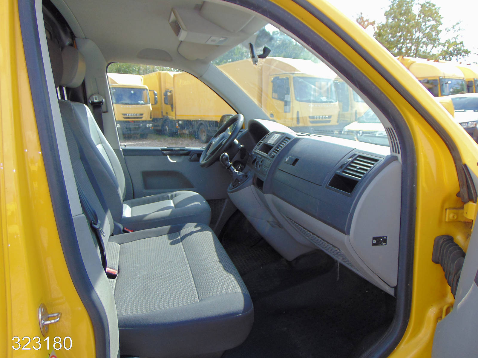 VW T5 Transporter 2.0 TDI 2x Schiebetür-3 Sitzer, Interne Nummer: 323180 Bild Nr. 7