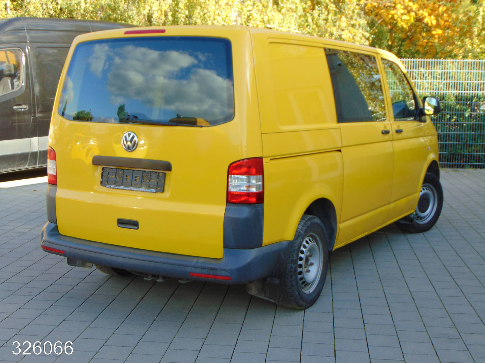 VW T5 Transporter 2.0 TDI 2x Schiebetür-3 Sitzer, Interne Nummer: 326066 Bild Nr. 2