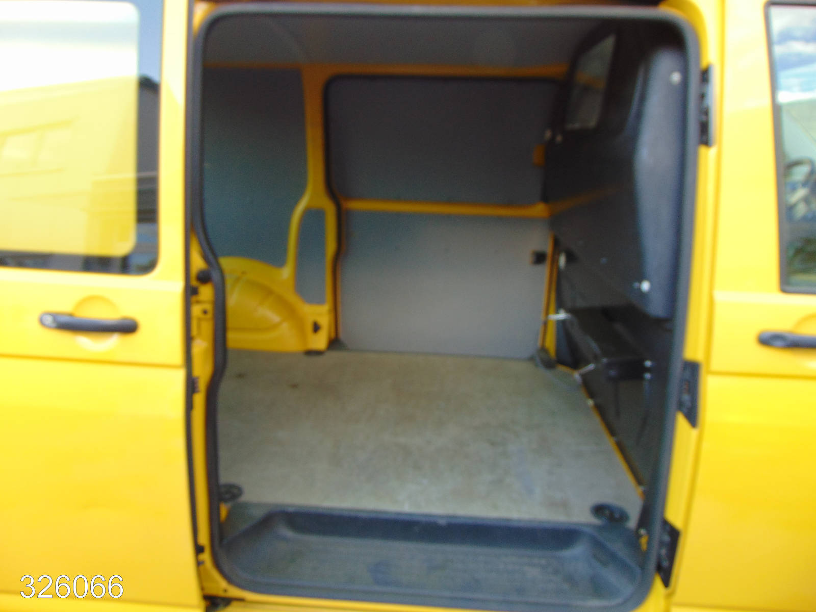VW T5 Transporter 2.0 TDI 2x Schiebetür-3 Sitzer, Interne Nummer: 326066 Bild Nr. 9